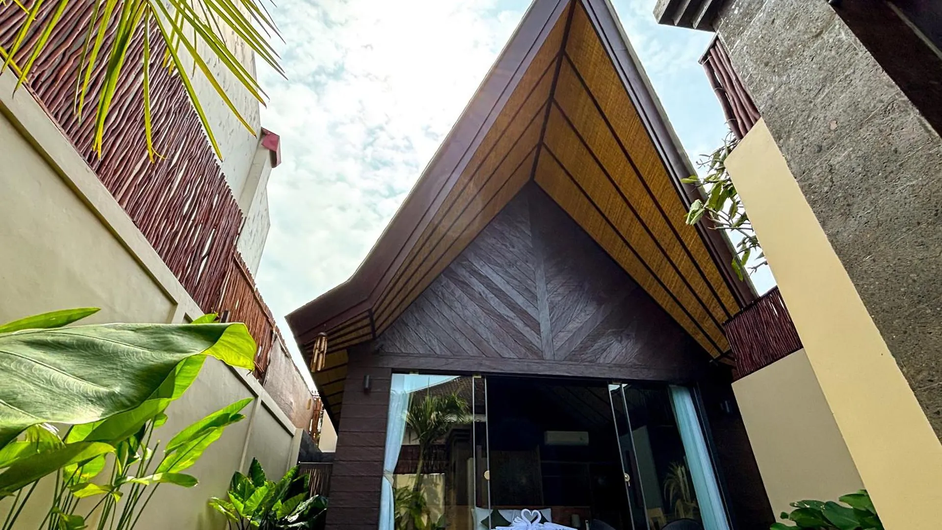 Villa Bolon Kuta  Indonesia